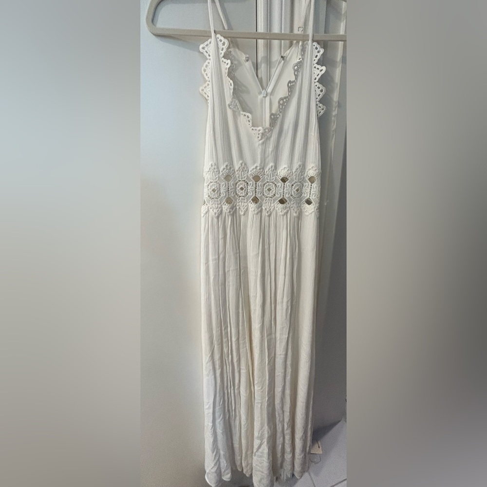 Perfect vacation white maxi dress!